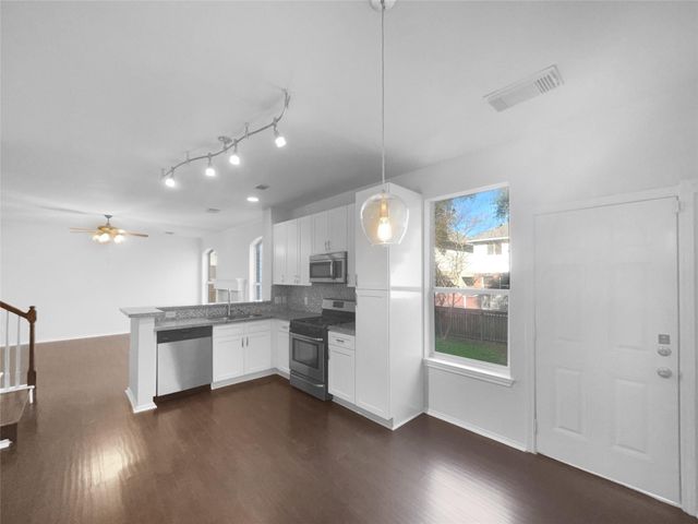 1718 Rosenborough LN S, Round Rock, TX 78665