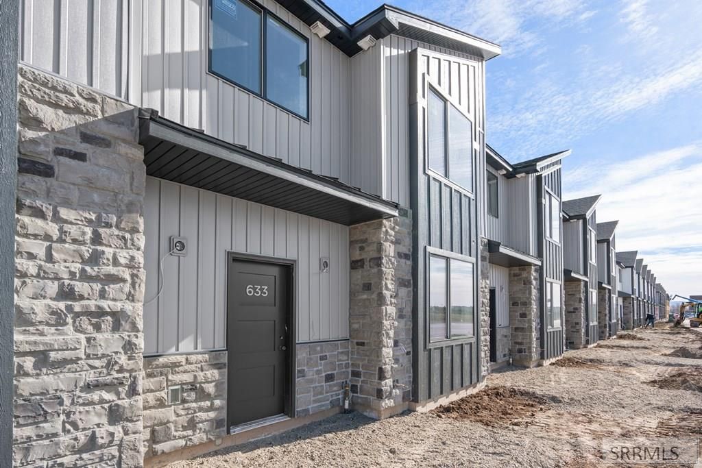 Image 4 of property listing at 757 Curlew Drive, Ammon, ID 83401