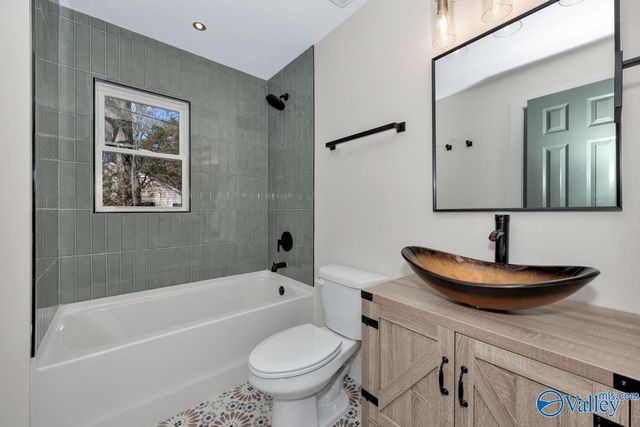 4004 Cypress Avenue SW, Huntsville, AL 35805