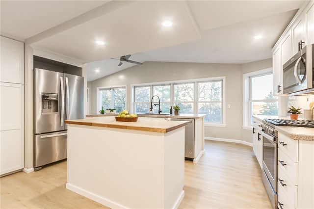 16 Bent Oak, Perinton, NY 14450
