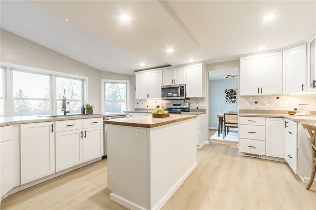 16 Bent Oak, Perinton, NY 14450