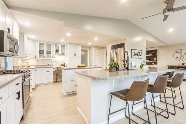 16 Bent Oak, Perinton, NY 14450