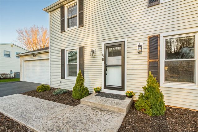 16 Bent Oak, Perinton, NY 14450