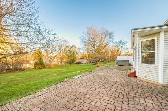 16 Bent Oak, Perinton, NY 14450