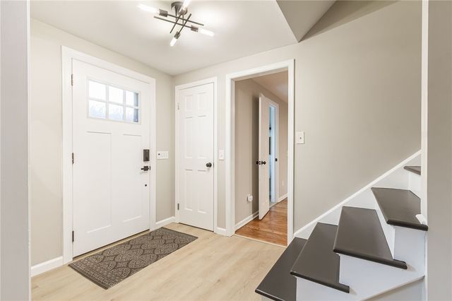 16 Bent Oak, Perinton, NY 14450
