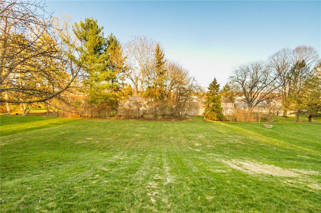 16 Bent Oak, Perinton, NY 14450