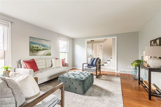 16 Bent Oak, Perinton, NY 14450