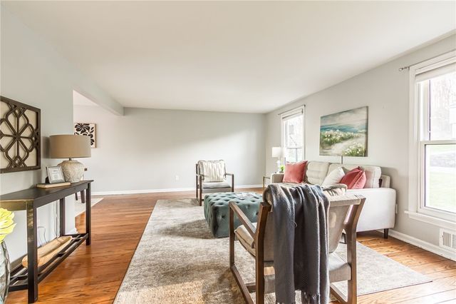 16 Bent Oak, Perinton, NY 14450