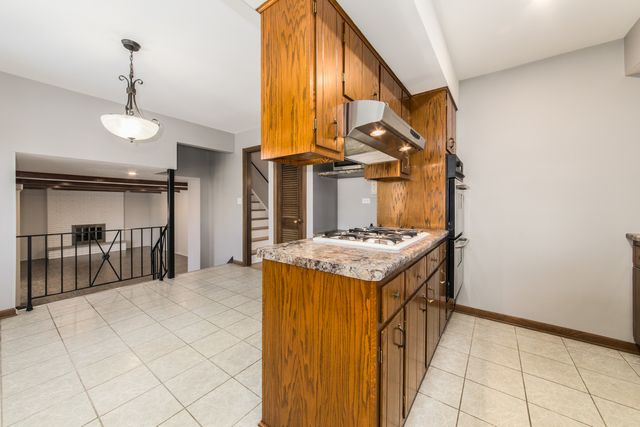 8332 N Knight Avenue, Niles, IL 60714