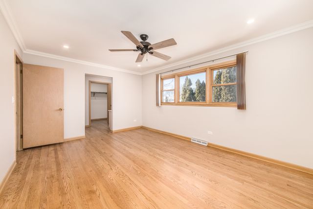 8332 N Knight Avenue, Niles, IL 60714