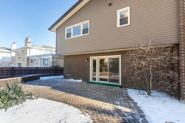 8332 N Knight Avenue, Niles, IL 60714