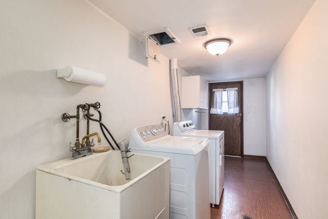 8332 N Knight Avenue, Niles, IL 60714