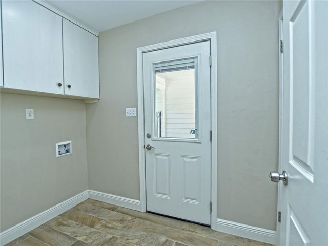 4301 Balcones Woods DR, Austin, TX 78759