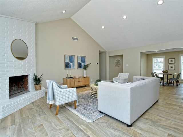 4301 Balcones Woods DR, Austin, TX 78759