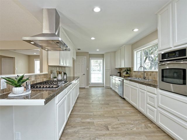 4301 Balcones Woods DR, Austin, TX 78759