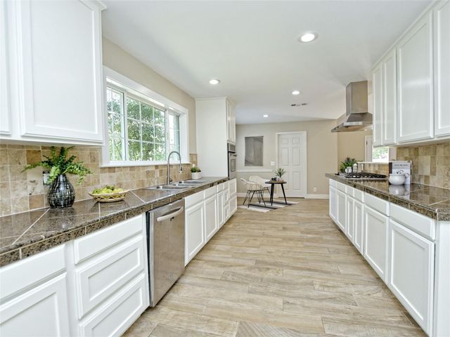 4301 Balcones Woods DR, Austin, TX 78759