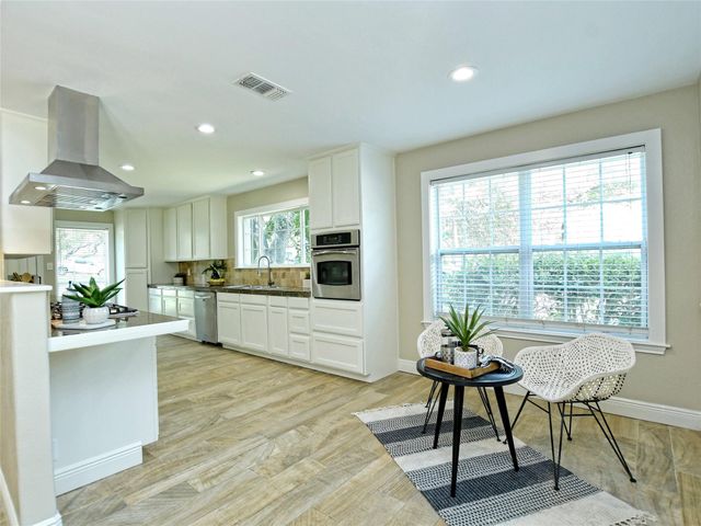 4301 Balcones Woods DR, Austin, TX 78759