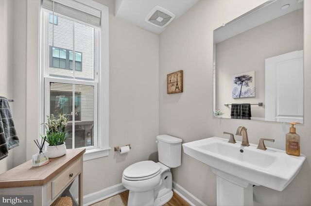 13010 HATTONTOWN SQ, Herndon, VA 20171