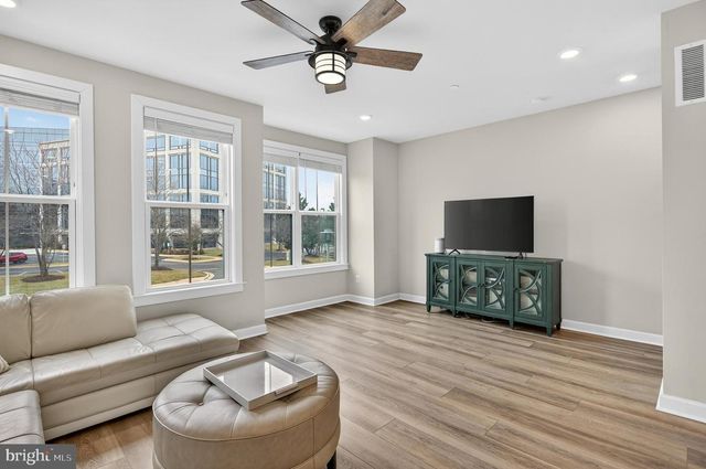 13010 HATTONTOWN SQ, Herndon, VA 20171