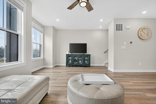 13010 HATTONTOWN SQ, Herndon, VA 20171