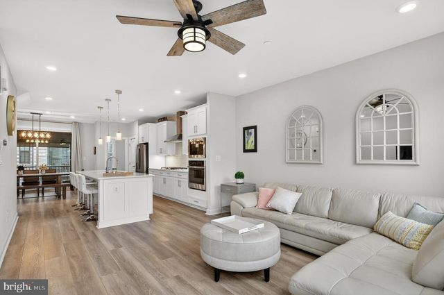 13010 HATTONTOWN SQ, Herndon, VA 20171
