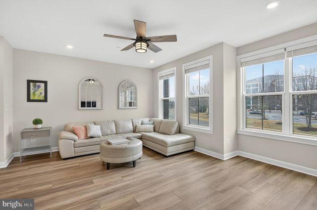 13010 HATTONTOWN SQ, Herndon, VA 20171