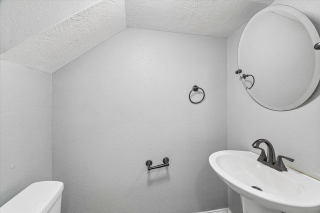 601 W Cleveland Street, Baytown, TX 77520