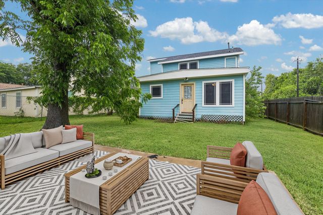 601 W Cleveland Street, Baytown, TX 77520