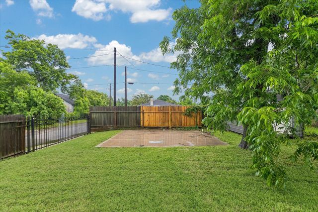 601 W Cleveland Street, Baytown, TX 77520