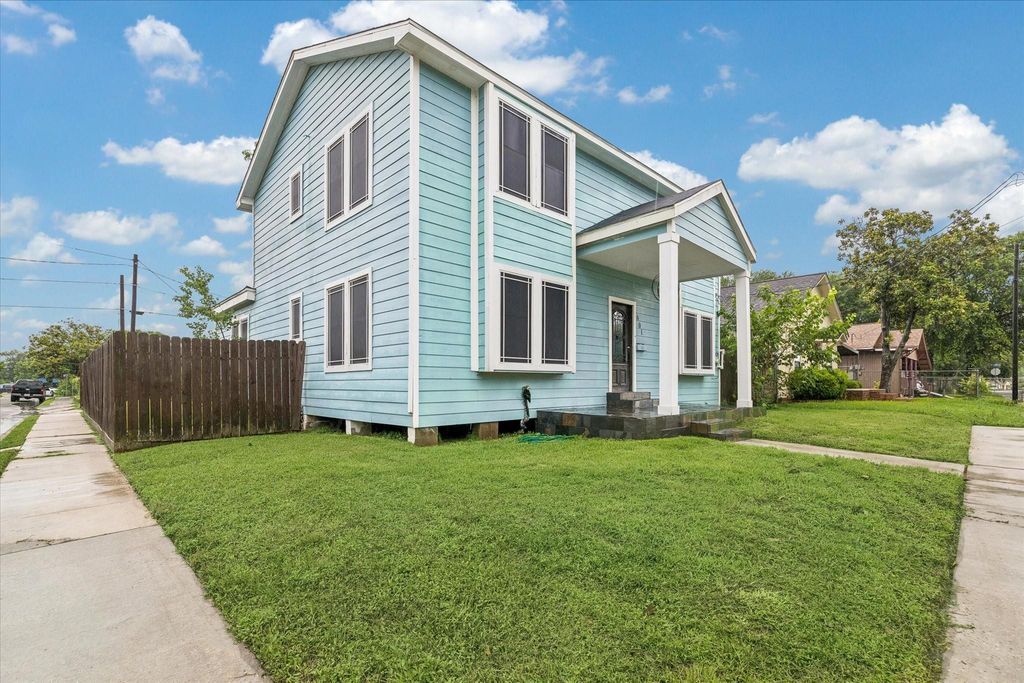 601 W Cleveland Street, Baytown, TX 77520
