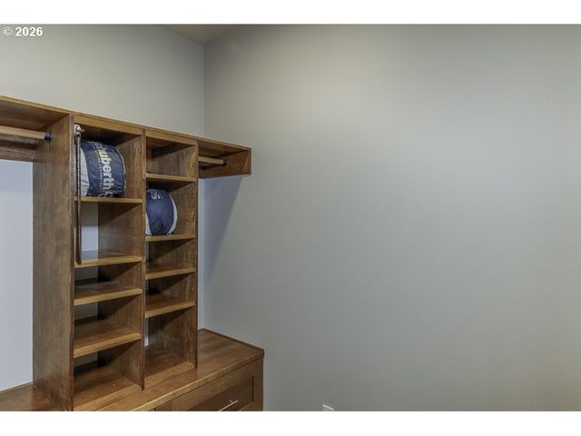 2401 Se EGRET Ave, Salem, OR 97306