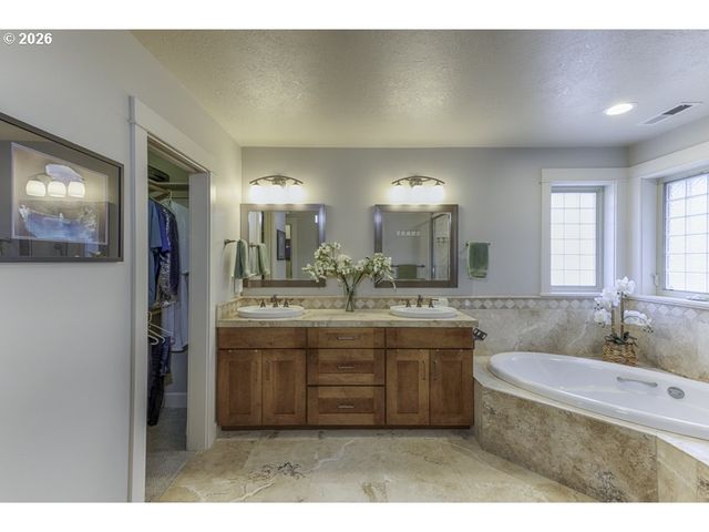2401 Se EGRET Ave, Salem, OR 97306