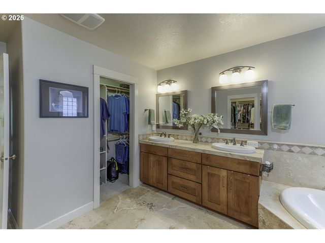 2401 Se EGRET Ave, Salem, OR 97306