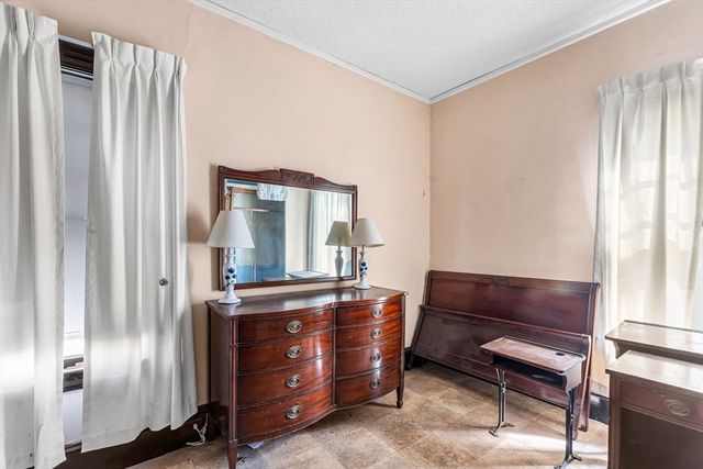 18 Wendell Pl, Springfield, MA 01105