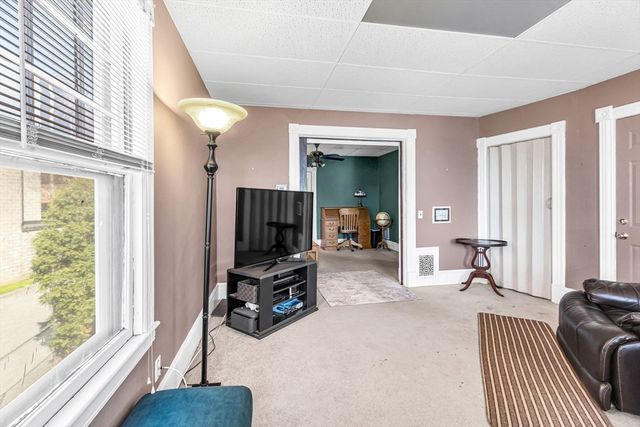 18 Wendell Pl, Springfield, MA 01105