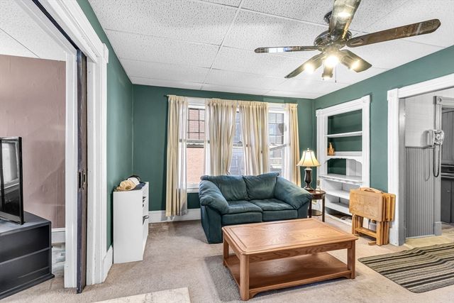 18 Wendell Pl, Springfield, MA 01105