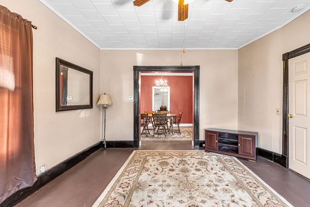 18 Wendell Pl, Springfield, MA 01105