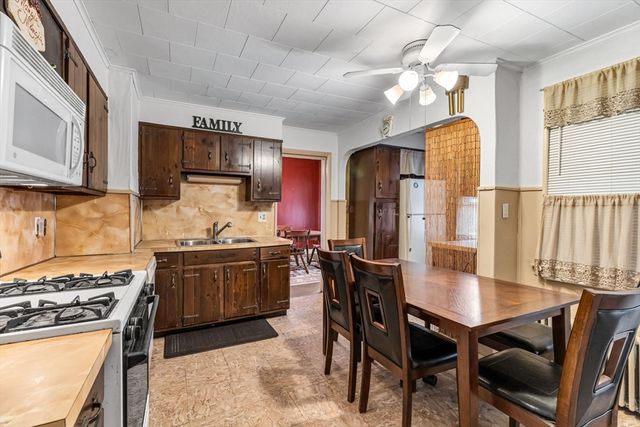 18 Wendell Pl, Springfield, MA 01105