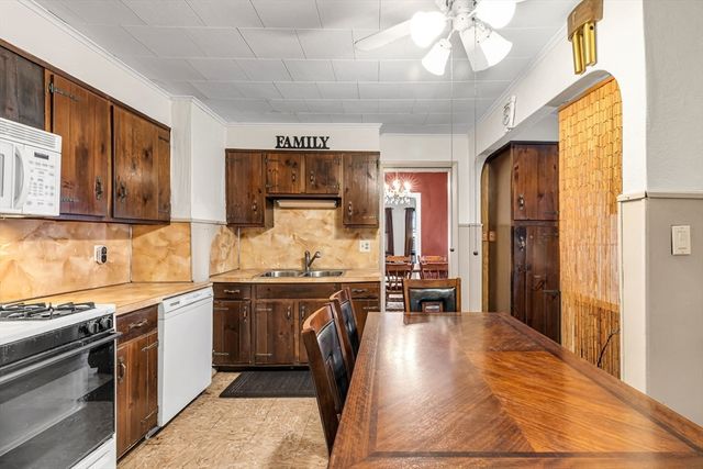 18 Wendell Pl, Springfield, MA 01105