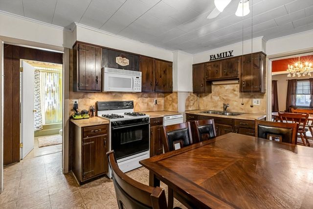 18 Wendell Pl, Springfield, MA 01105