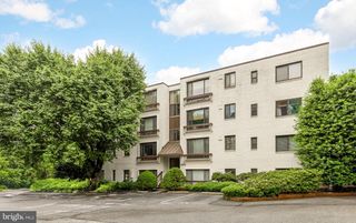 3825 Davis Pl NW Apt 202, Washington, DC 20007