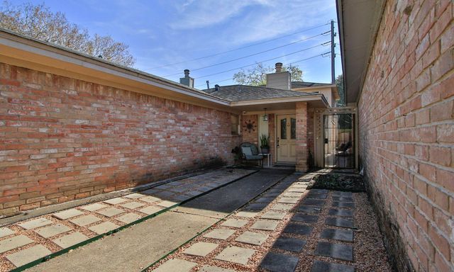 4619 Cashel Glen Drive, Houston, TX 77069