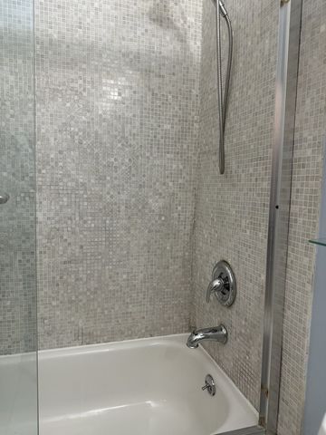 2233 W Shakespeare Avenue 2R, Chicago, IL 60647