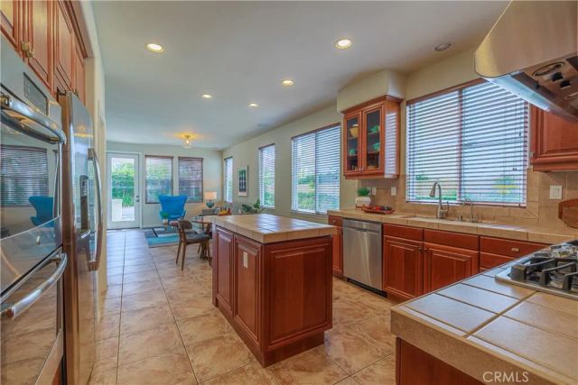 22 Modesto, Irvine, CA 92602