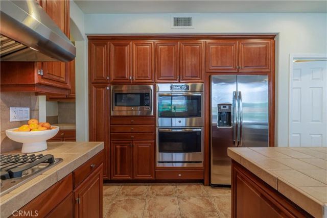 22 Modesto, Irvine, CA 92602