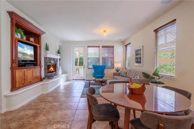 22 Modesto, Irvine, CA 92602