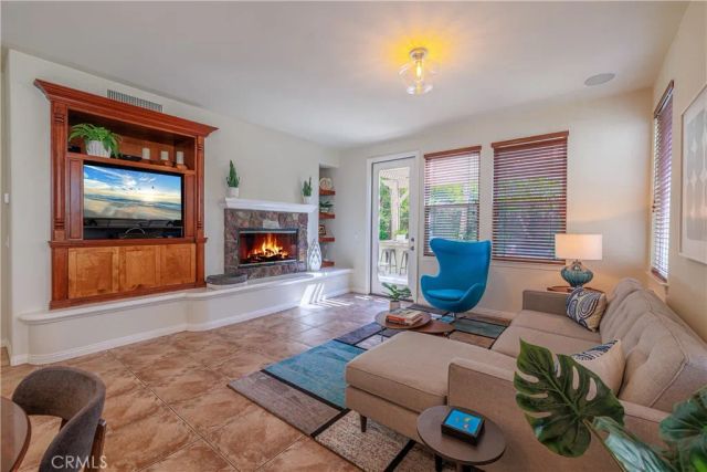 22 Modesto, Irvine, CA 92602