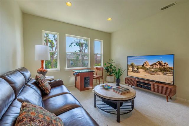 22 Modesto, Irvine, CA 92602