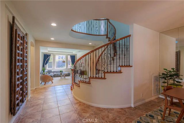 22 Modesto, Irvine, CA 92602