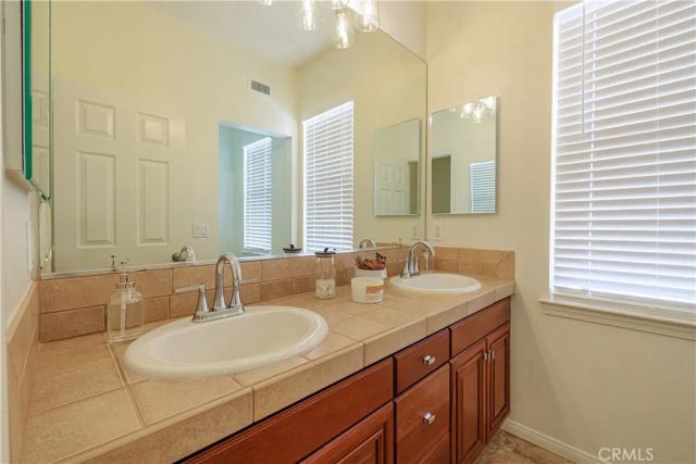 22 Modesto, Irvine, CA 92602